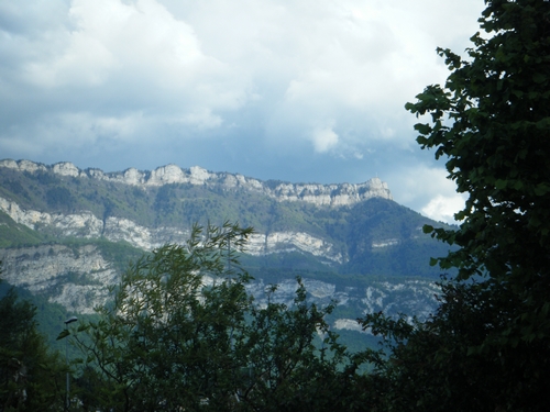 En haut à droite : la croix du Nivolet !