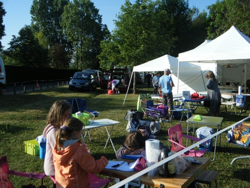 Les parents à la course, les enfants ....aux devoirs