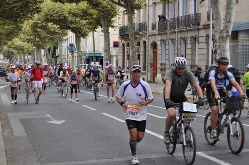 Presqu'autant de coureurs que de vélo,...et tout se passe bien