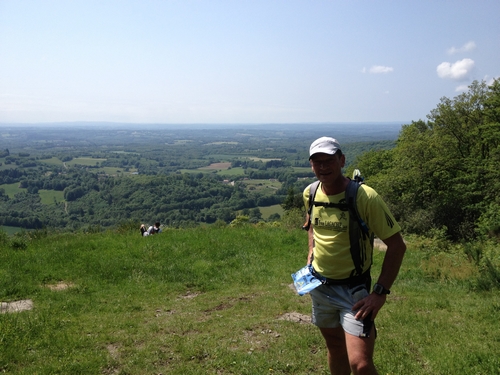 Le point le plus haut : 700m. Une belle descente se prépare...mais aussi une ampoule au talon..