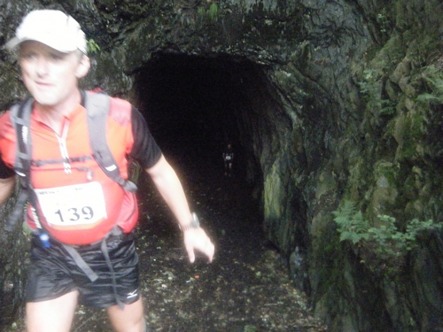 Passage dans le tunnel , dans la boue jusqu'aux chevilles