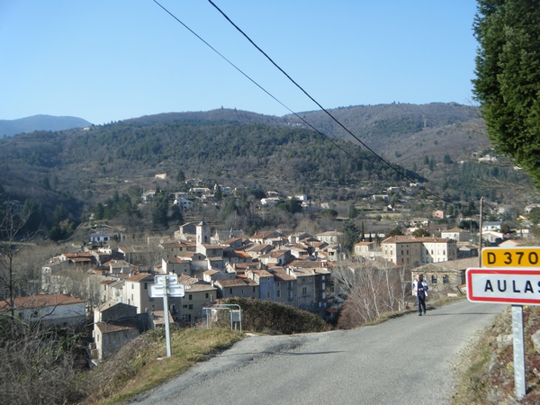 Aulas 32ème, après 10km de descente