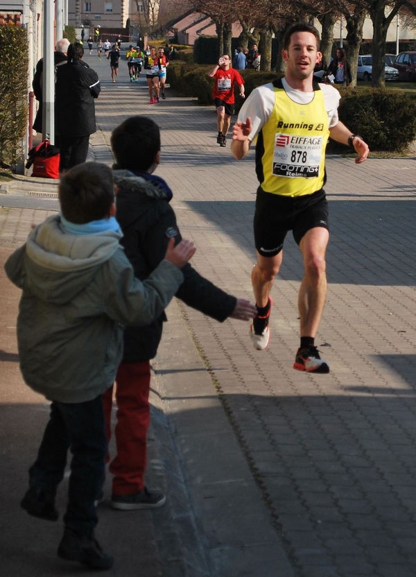 Avec les encouragements des enfants