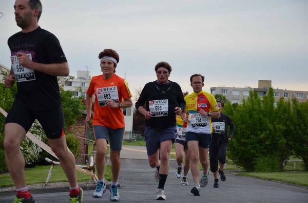 Daniel BINET(au centre) rassuré....mais seulement à l'arrivée quand il a appris que la distance était de 8.34km au des 7km annoncés !!