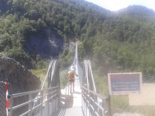 Arrivée à la passerelle du Drac (l'objectif est aussi en sueur !!)