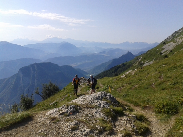 descente vers la montagne d'Uriol et VIF....fin du Vercors