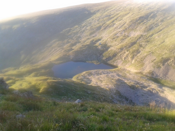 fin de journée, le pas de la vache est franchi à 2350m, redescente vers vers les lacs 