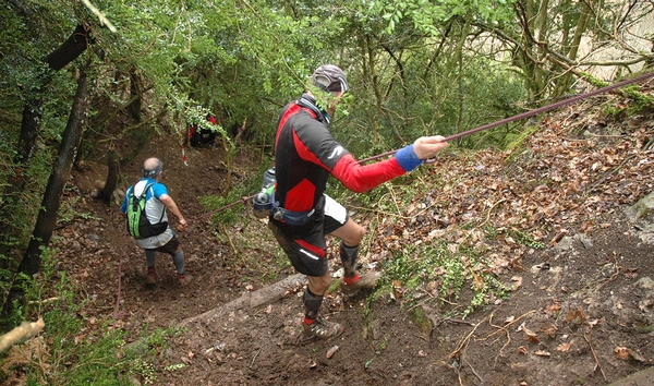 En trails techniques, pensez à prendre vos gants de cyclistes.....ça chauffe moins !!