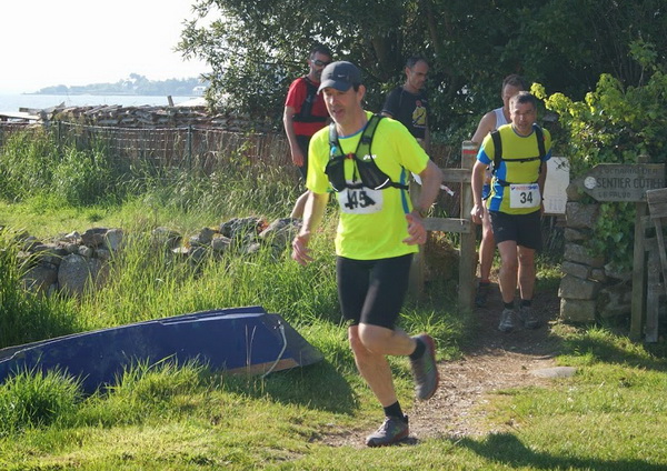 Ramiro sur le chemin côtier que plusieurs coureurs  du Club ayant participés au tour du golfe (177km) connaissent bien