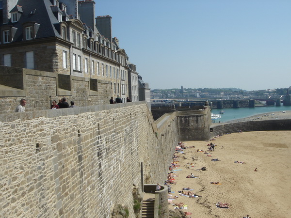 Du monde sur la plage