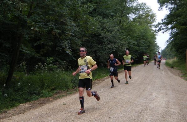 Les coureurs du 46km (2ème tour) retrouvent ceux du 22km ....ça cause Les coureurs du 46km (2ème tour) retrouvent ceux du 22km ....ça cause