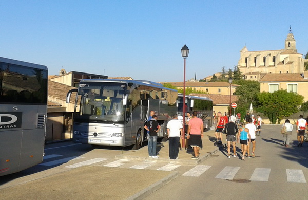 Plusieurs bus avec nos sacs consigne vers le sommet et retour avec ces mêmes bus