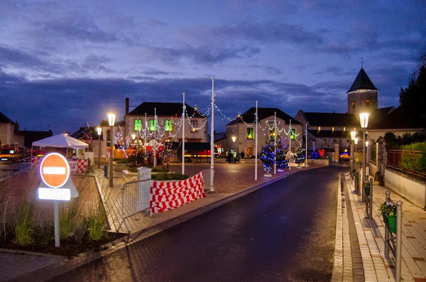 Les Mesneux, place du départ et arrivée