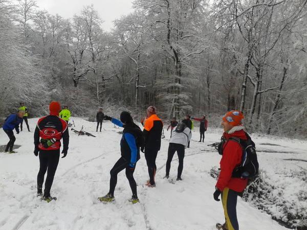 Joyeuse bagarre de boules de neige avec nos amis Vététistes.....