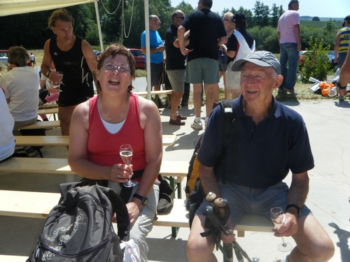 Plus de courses, mais toujours rando...au Scaptrail de MARFAUX...avec Monique...ils tournent au Champagne!!