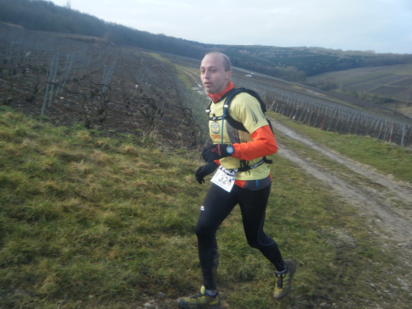 Christophe me rejoint , après 2 arrêts cailloux dans la chaussure....puis fin des photos, mon appareil n'a pas aimé les ornières d'eau et de boue en forêt......