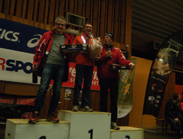 Podium VH3....pas de coupe...mais des produits (liquides) locaux 