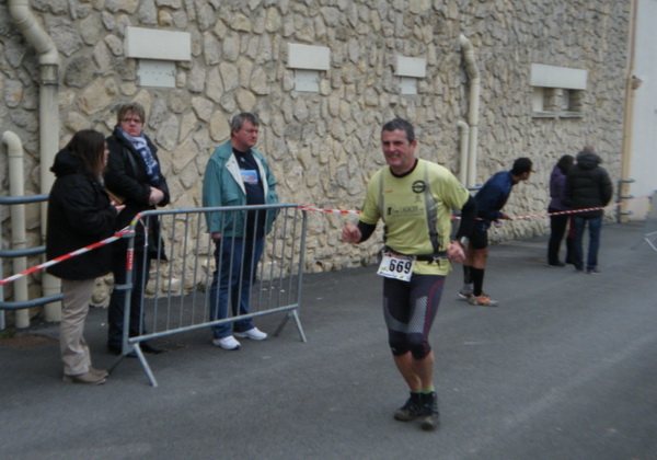 Bruno acculume les courses 