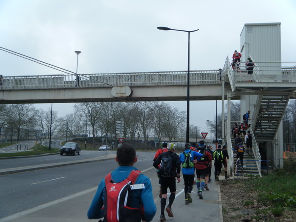 Au dessus ou au dessous, il faut bien traverser routes ou autoroutes 