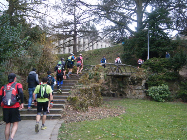 Montée des marches vers l'observatoire