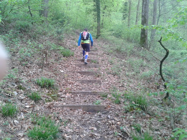 Montée 1/3 du parcours.....près de 300 marches...