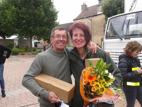 Podium avec Carmen Hildebrand (GER) 1ère féminine ....plus de 250 ultratrails .... nous avons fait beaucoup d'épreuves communes (Ecotrail de Paris, vallée des lacs, étoile savoyarde, Ultrardèche.....)