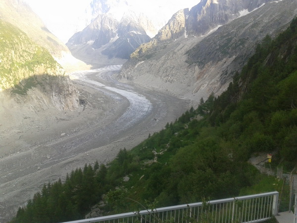 km 70 : Montenvers : Mer de glace ....ce qu'il en reste 