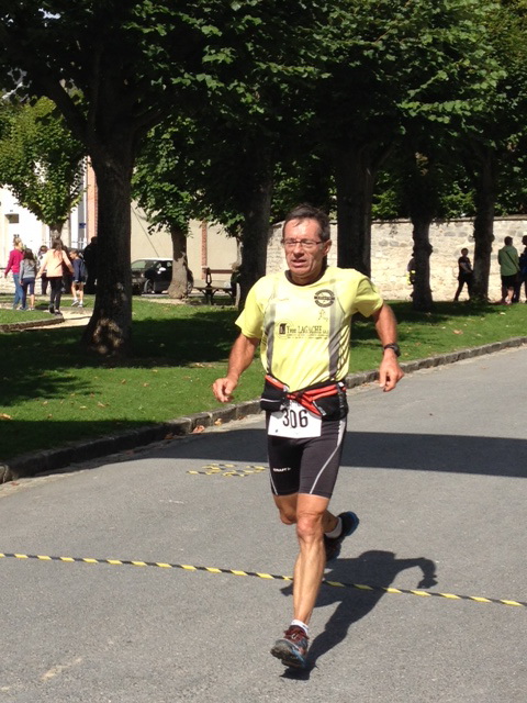 J'ai cravaché pour passer sous les 2h ...1h59'39 au chrono et 2h00'31 officiel , du retard à l'allumage...