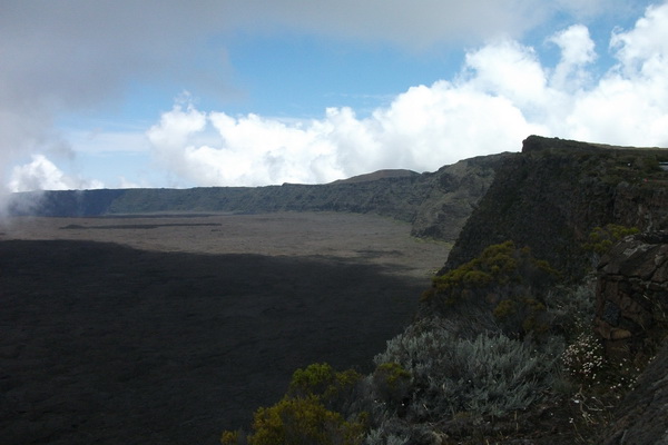 Pas de Bellecombe...l'enclos du volcan (encore interdit ce jour là)