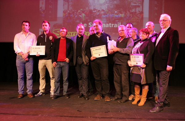 Bertrand reçoit le trophée de l'évènement de l'année