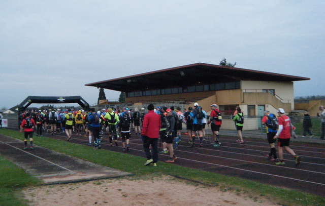 Départ 400 m sur la piste avant la montée en forêt