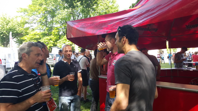 Après le remise des dossards....une petite bière.