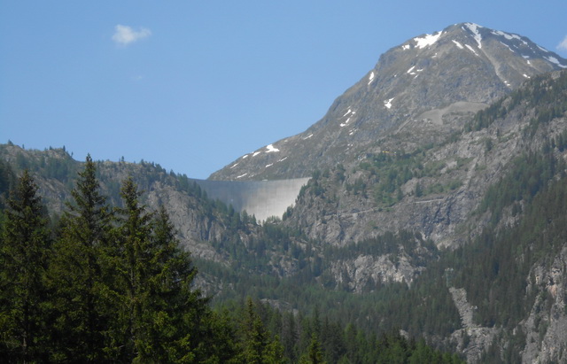 le barrage d'Emosson est derrière nous, la mi course est passée