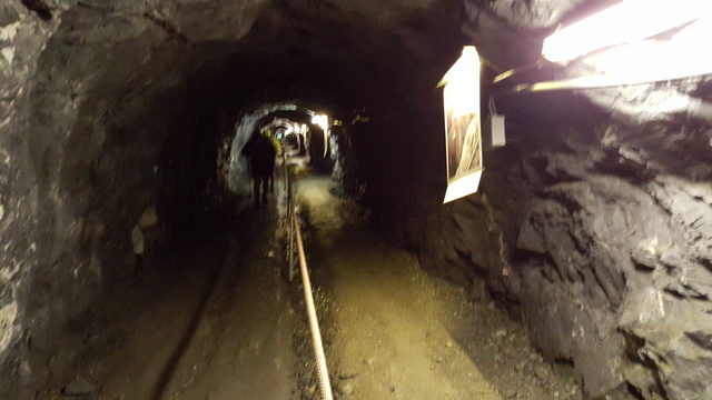 Plusieurs tunnels a passer sous le barrage de Mauvoisin (Suisse)