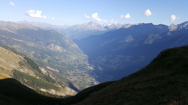 En bas Morgex : l'après midi, montée du mont  cormet : 1500m+ plein soleil, sans trace et pleine pente.....ça va nous coûter 4h et beaucoup d'eau...