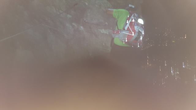 photo ratée....pas facile accroché à une chaine de la via ferrata du mont chétif ....En dessous Coumayeur illuminé quelques centaines de mêtres plus bas . ...passge trés chaud car non assuré ...quelques heures dans la nuit....