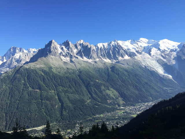 lundi AM vers la Flégère, il y a quelques heures, nous étions en face sous les aiguilles de Chamonix