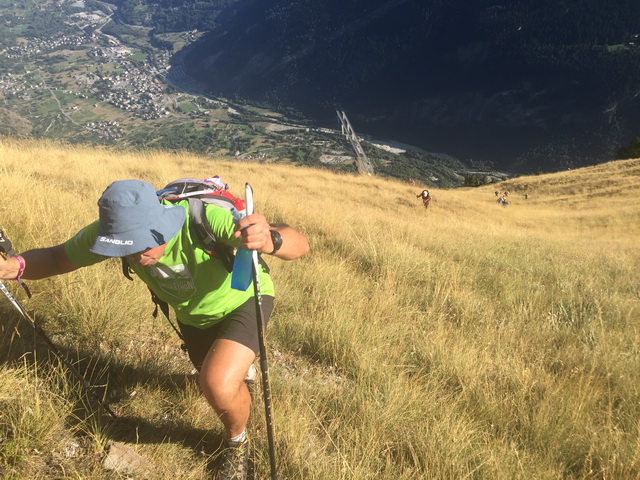 Sébastien ....râlant un peu dans cette montée interminable...hors sentier