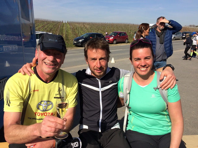 Bertrand et nos amis nordistes Michel et Isabelle Verhaeghe. Michel vainqueur du 32km.......mais aussi 14 participations au Sparnatrail et 6 fois vainqueurs...respect