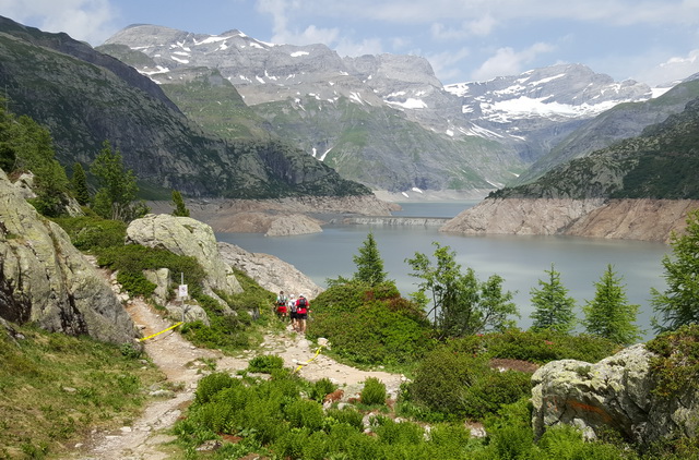 Barrage d'Emosson en Suisse à 1966m....pas faché d'être arrivé là 