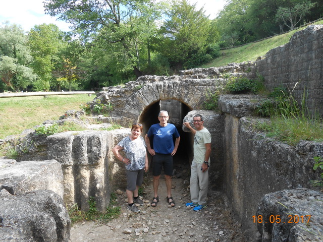 Départ de l'aqueduc romain de 50km vers Nimes en passant par le pont du Gard