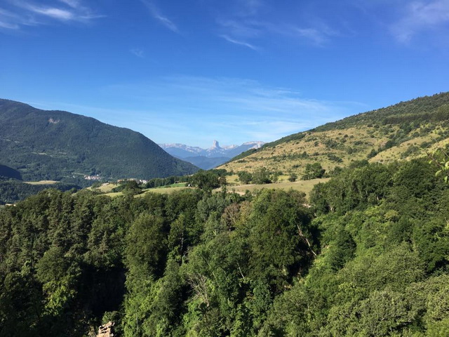 au fond le mont aiguille autre curiosité.....