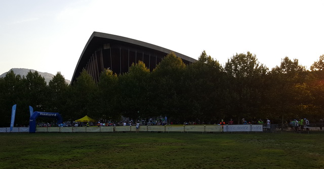 Départ  au palais des sports de Grenoble