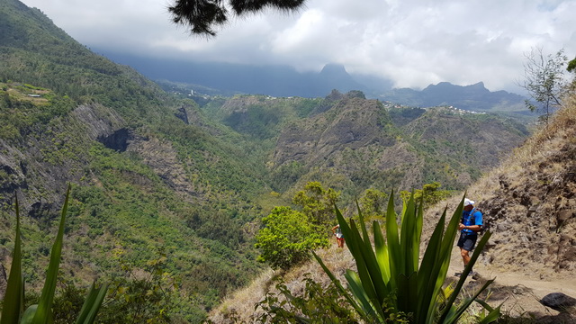 Dure montée vers le sentier du Taïbit