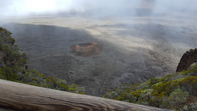 cratère récent....au volcan