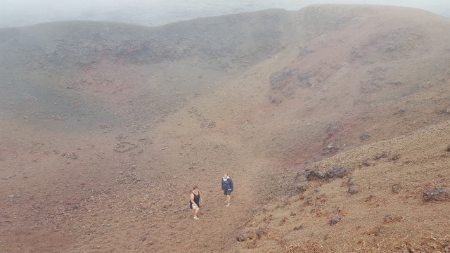 ...le volcan en sommeil et dans les nuages...