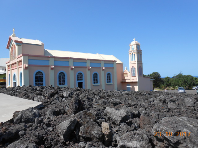 1977 Ste Rose, la lave s'arrête à la porte de l'église!!