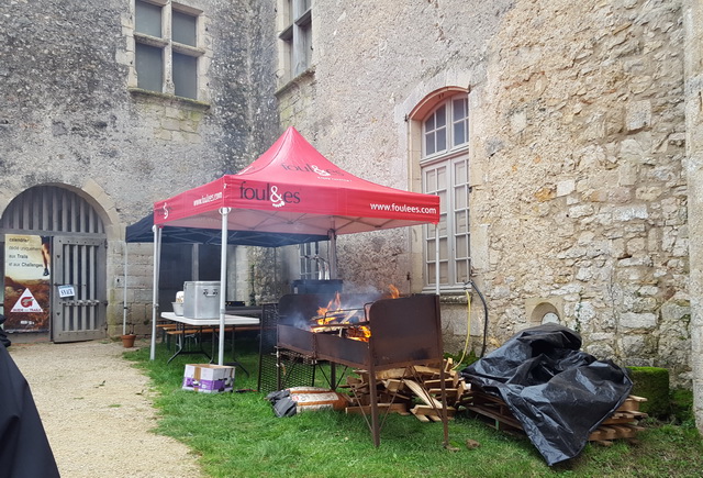 le stand à bière n'a aps eu beaucoup de succès....le brasero ...oui