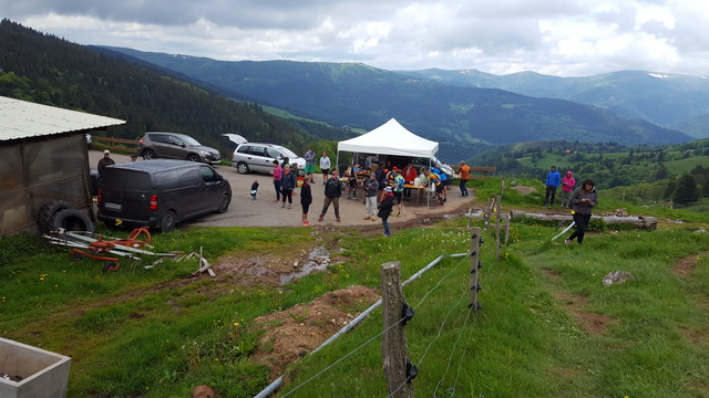 Dernier ravito, puis une petite côte raide et ce sera le retour dans la vallée.....sur 8km environ