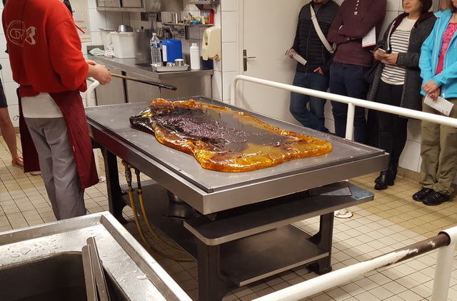 Les célèbres bonbons des vosges, en cours de fabrication, celui-ci fait 40kg ....